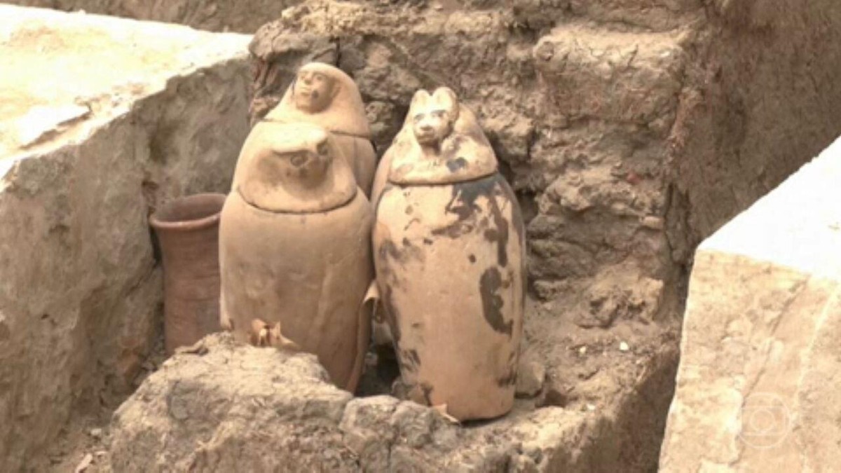 Egito anuncia novas descobertas arqueológicas no deserto de Gizé