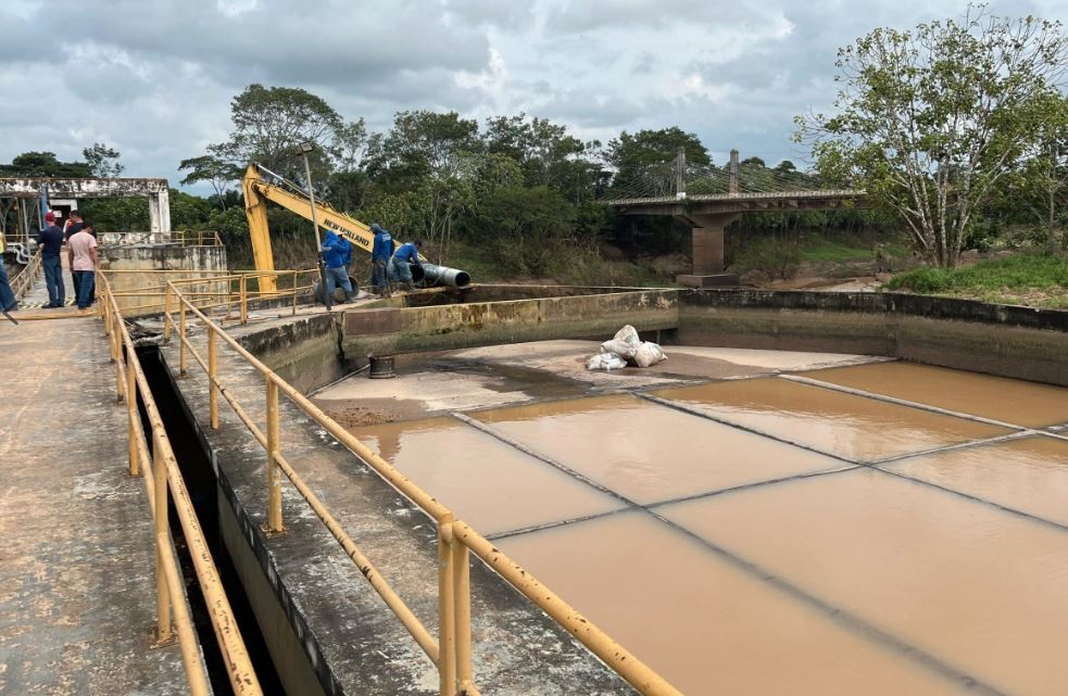 Desmoronamento de terra compromete estrutura da Estação de Tratamento de Água II de Rio Branco