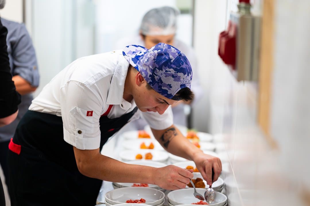 Descubra como a formação no UniOpet transformou a paixão em uma promissora carreira gastronômica