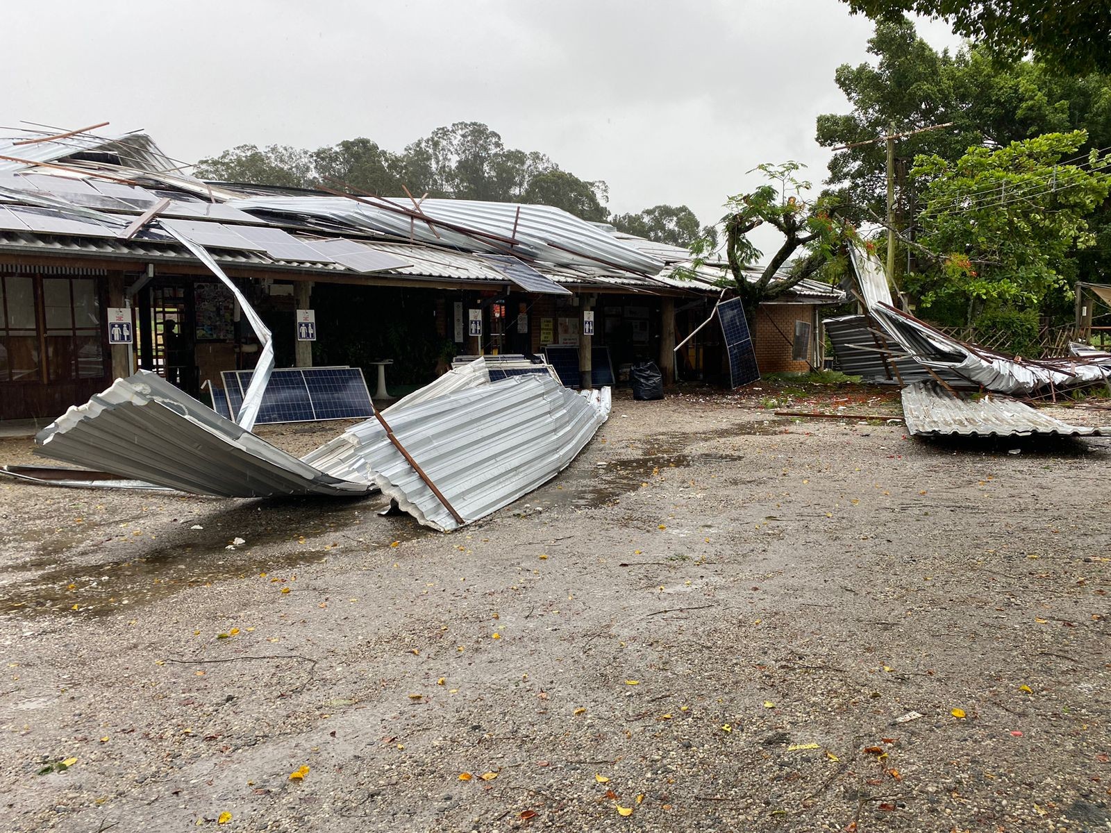 FOTOS mostram estrago causado por temporal em restaurante na estrada para Campos do Jordão