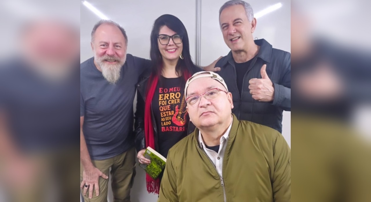 Fã dos Paralamas do Sucesso conhece banda e diz que músicas ajudaram no tratamento da depressão: 'Algumas músicas a gente vive'