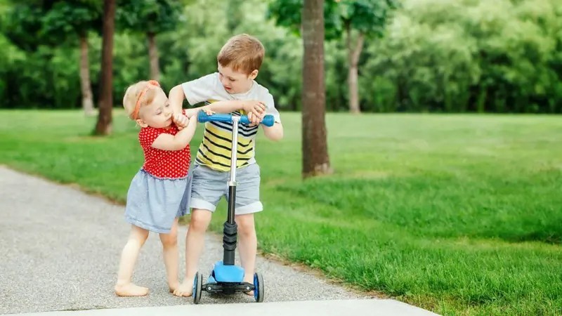 O que explica rivalidade entre irmãos da infância à vida adulta