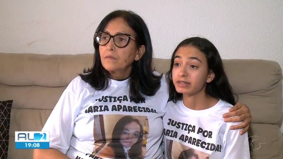Irmã e a filha da advogada Maria Aparecida, que foi morta pelo marido no Antares, em Maceió, em julho de 2022 — Foto: Reprodução/TV Gazeta