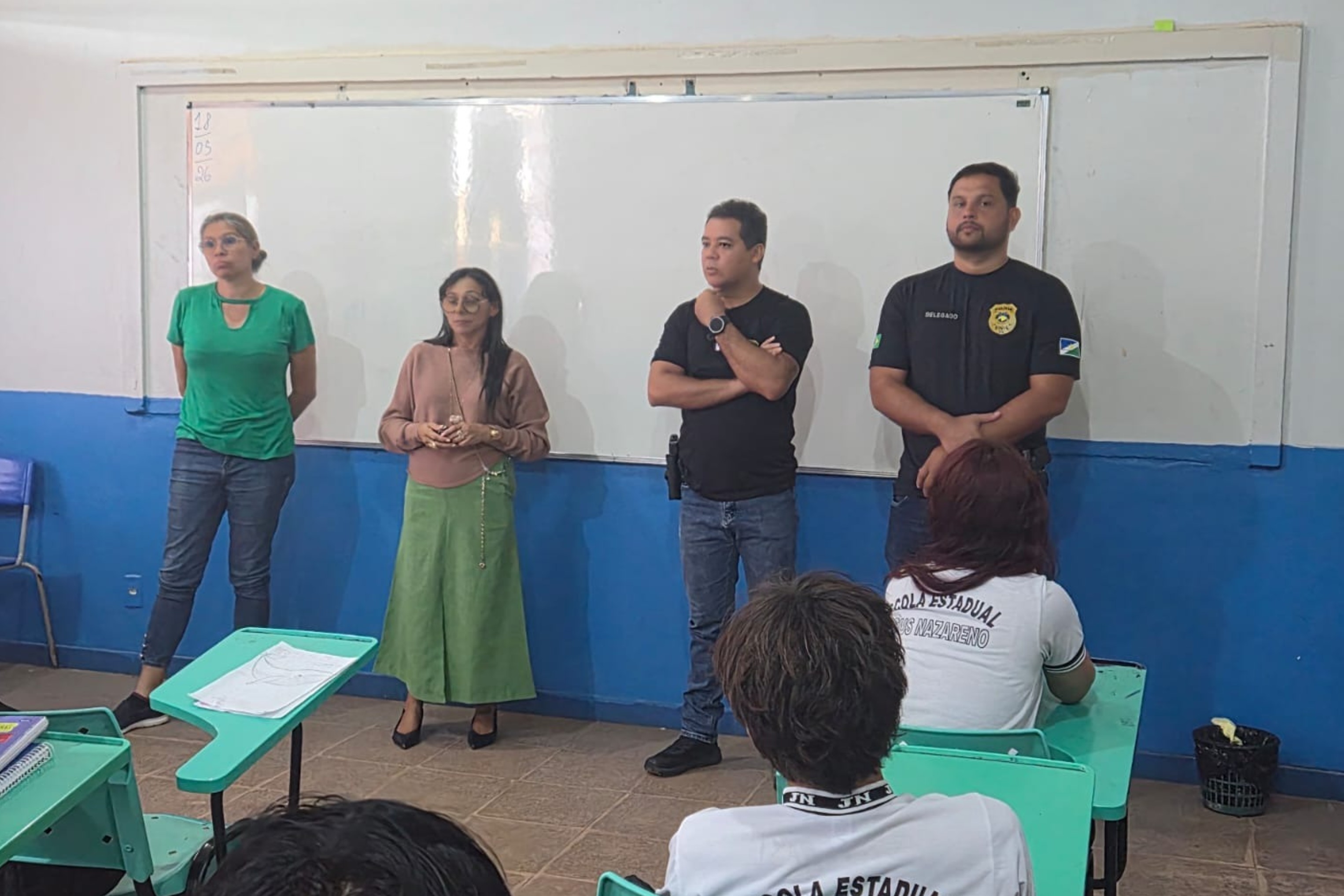 Seis adolescentes são levados à delegacia após briga generalizada em escola de Boa Vista