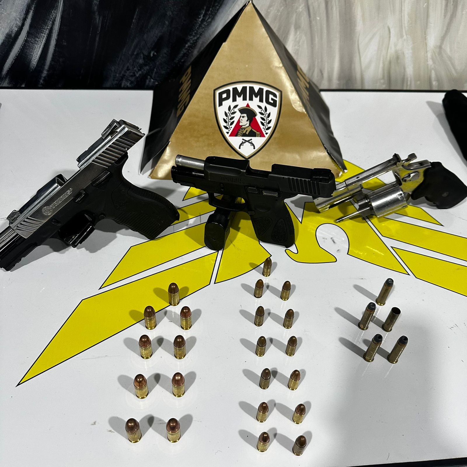Após tiro contra PM durante perseguição, três são detidos e armas apreendidas em Curvelo