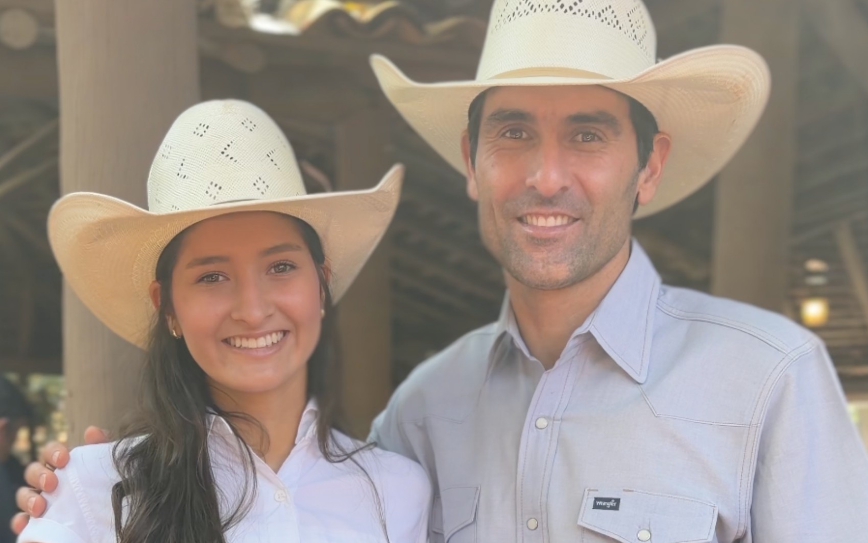 Tricampeão mundial da montaria em touros, Silvano Alves se emociona ao ver filha competir na arena de Barretos