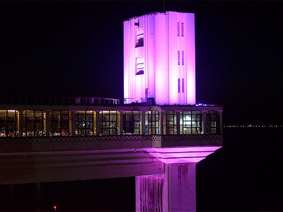 Outubro Rosa: Santa Casa de BH recebe iluminação em apoio à campanha -  Gerais - Estado de Minas