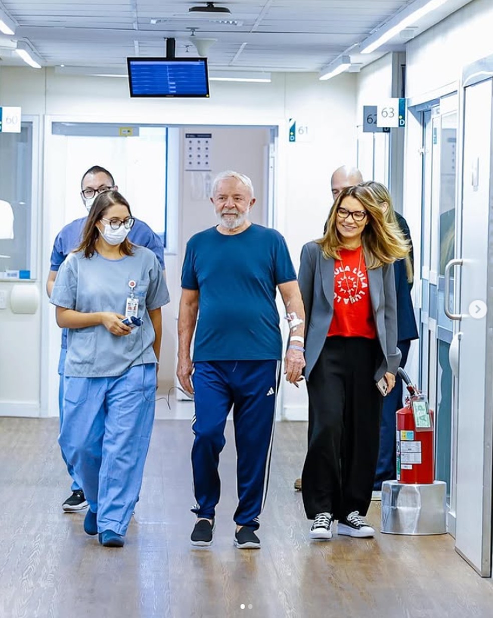 Lula e Janja caminhando no hospital em SP — Foto: Ricardo Stuckert/PR