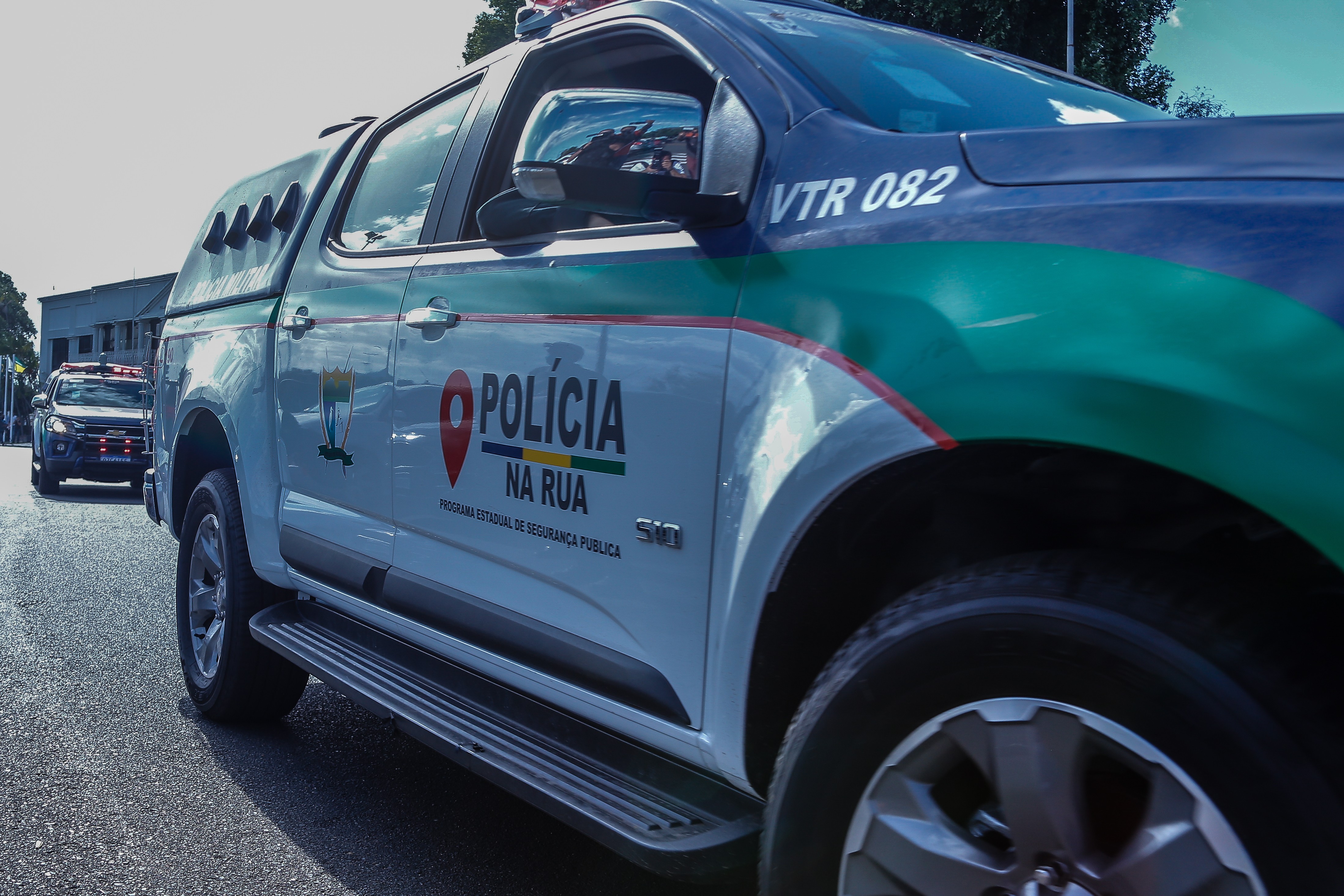 Mulher pula de carro em movimento para escapar de estupro e é agredida em Boa Vista