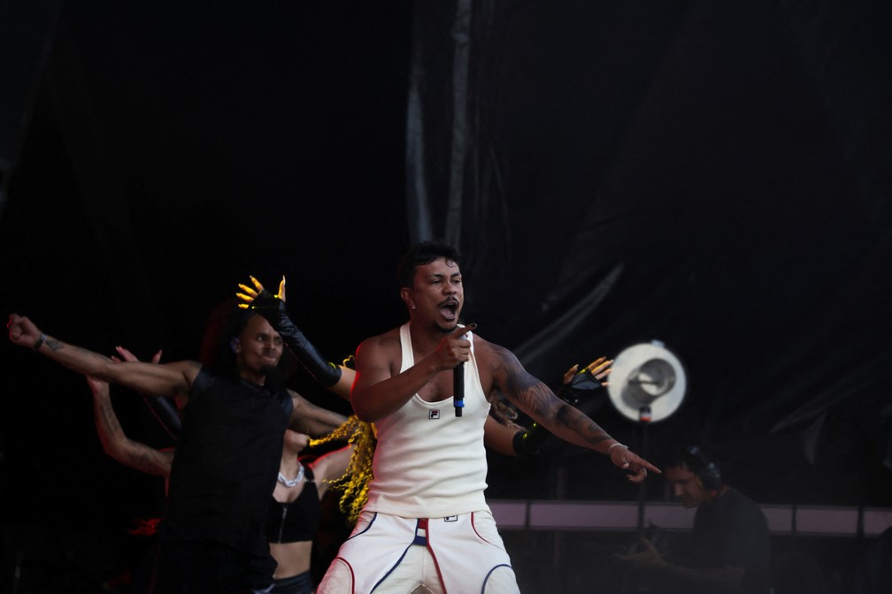 G1 - Fãs passam mal em frente ao palco e recebem atendimento médico -  notícias em Rock in Rio 2011