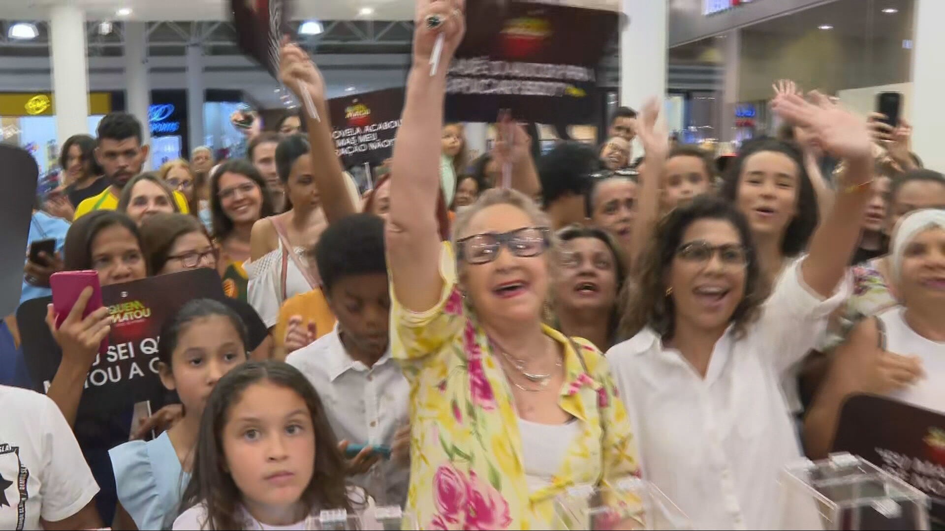 'Quem matou Odete Roitman?': fãs lotam shopping de BH para acompanhar último capítulo de 'Vale Tudo'