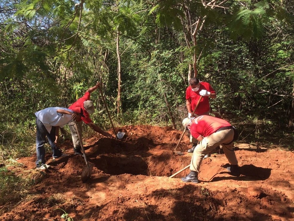 Corpo de  Jheyderson de Oliveira Chavier foi encontrado numa cova rasa com um tiro na nuca. — Foto: Arquivo/Polícia Civil