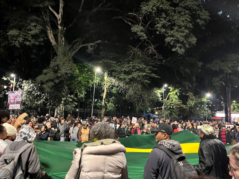 Ato contra super-ricos na avenida Paulista nesta quinta-feira (10) — Foto: Deslange Paiva/g1