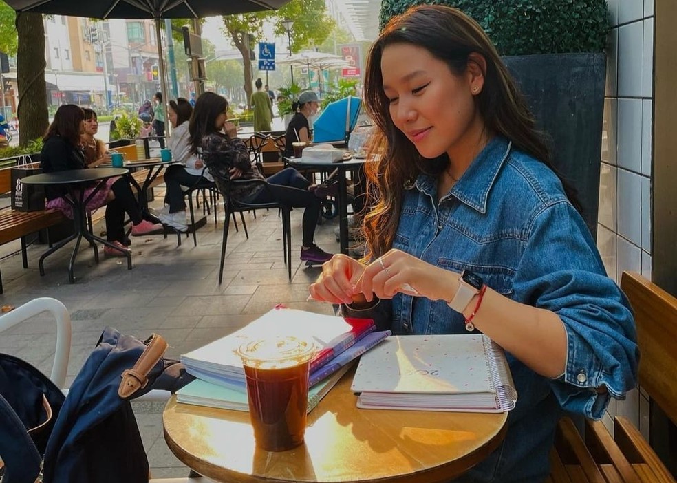 Imagem de Pri Jin em Xangai, China. Ela é filha de chineses e nasceu no Brasil. — Foto: Reprodução Instagram/@priscilajinn