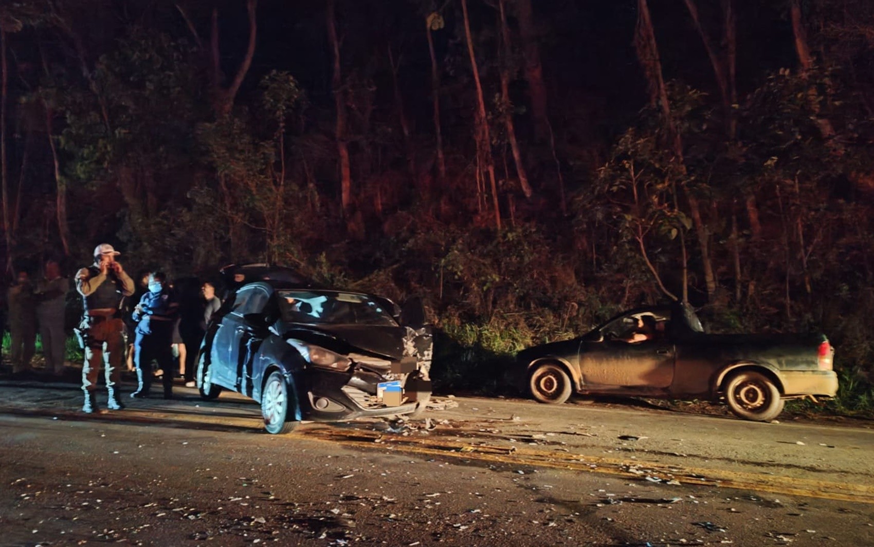 Oito pessoas ficam feridas após dois carros baterem de frente e atingirem um terceiro em rodovia de MG