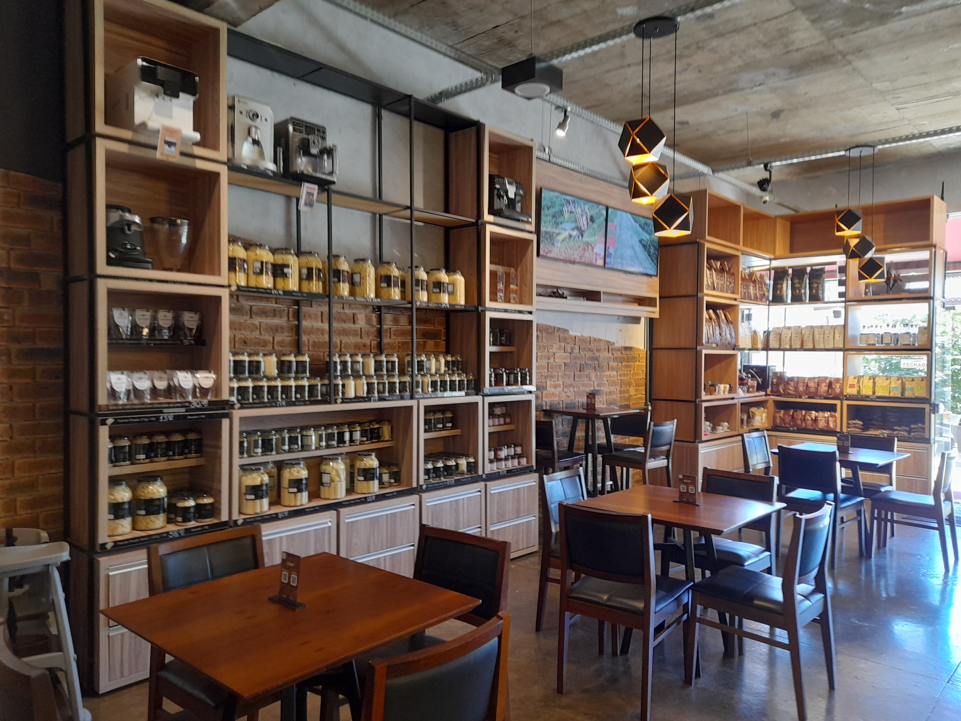 Comece a Semana com Sabor e Economia: Café Dona Irani na Café Boutique 