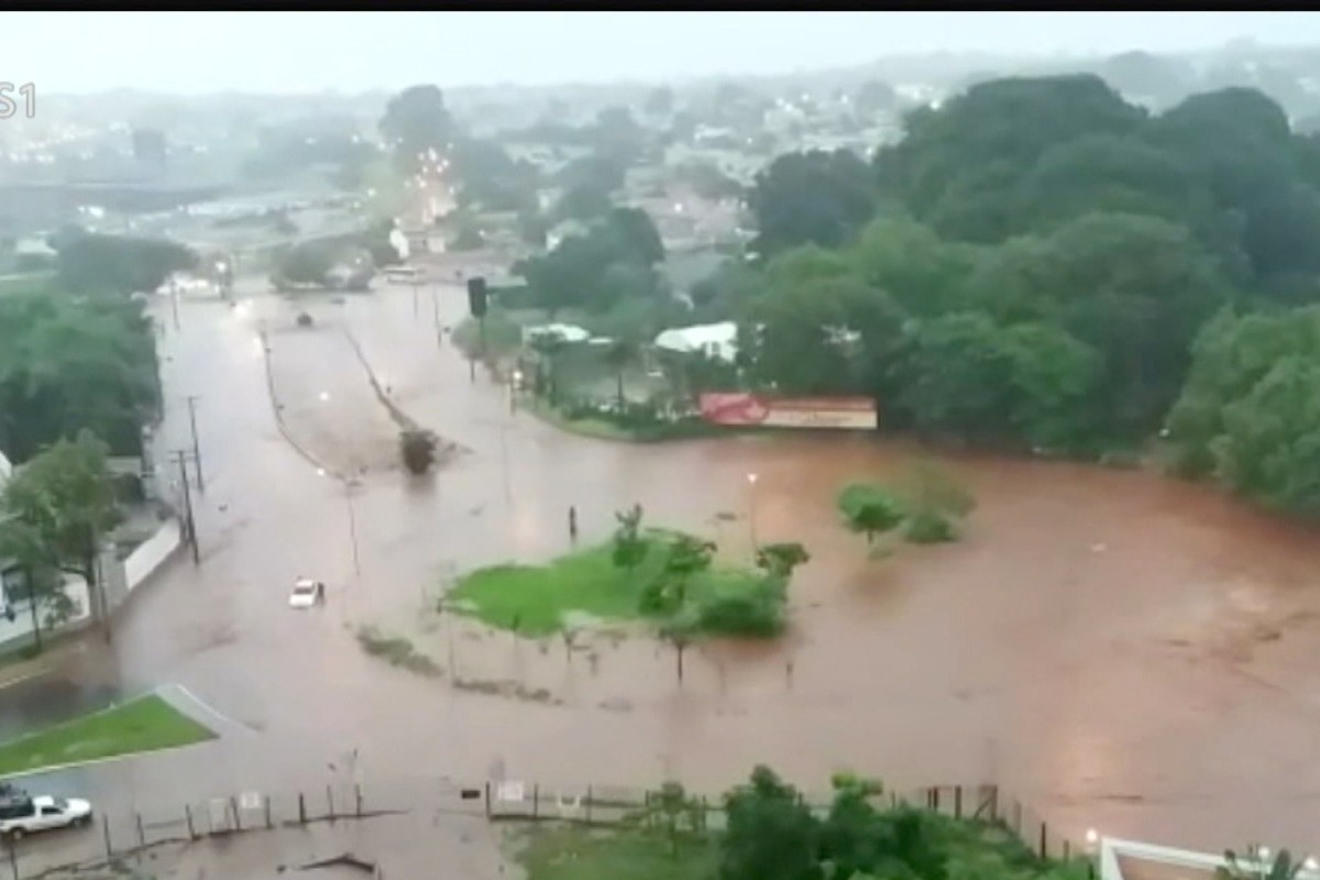 Por que a Avenida Rachid Neder sempre alaga? Especialista explica causas e propõe solução