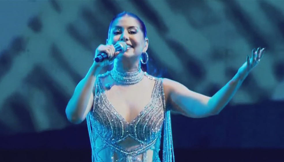 Priscila Senna se apresenta no carnaval do Recife, no palco Marco Zero — Foto: Reprodução/TV Globo