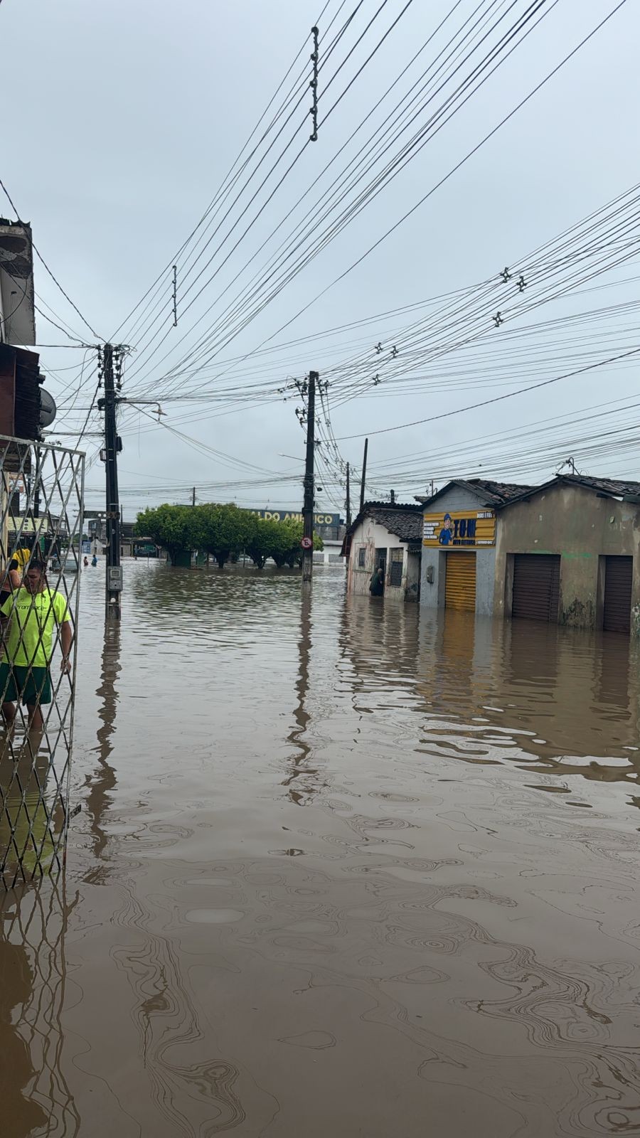 Rio Paraíba sobe quatro metros e ruas de Santa Rita ficam alagadas, após chuvas