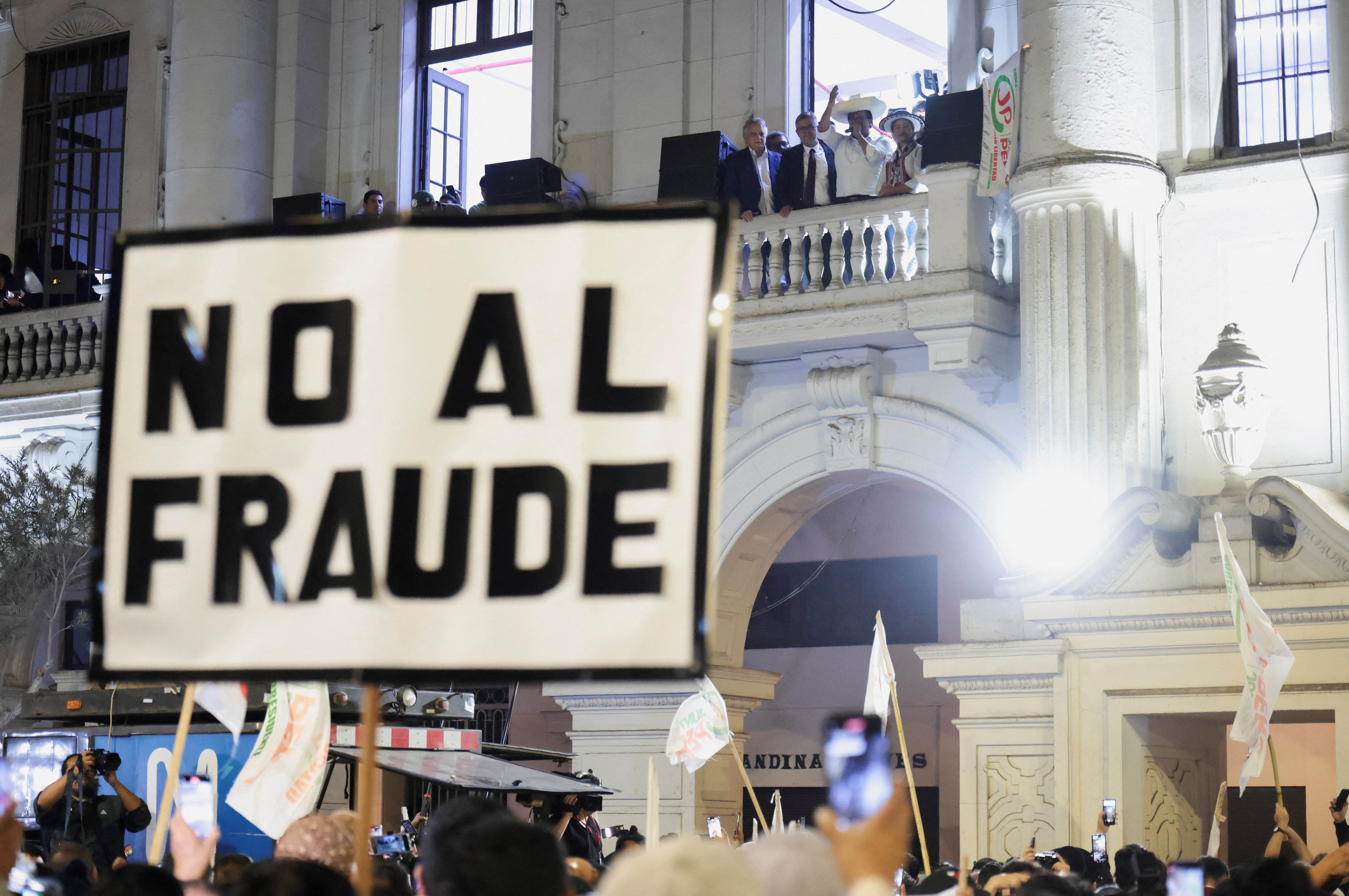 'O país da apuração interminável': por que o resultado da eleição no Peru demora tanto para sair?