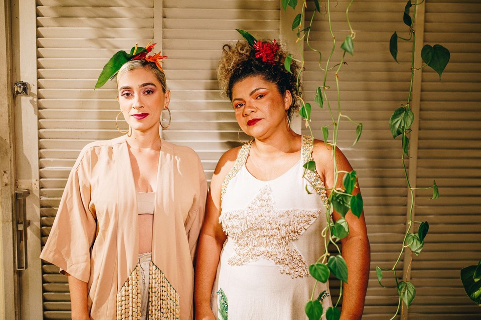 Juliana Linhares e Khrystal se apresentam juntas no 'Ahayá de Rua' — Foto: Divulgação