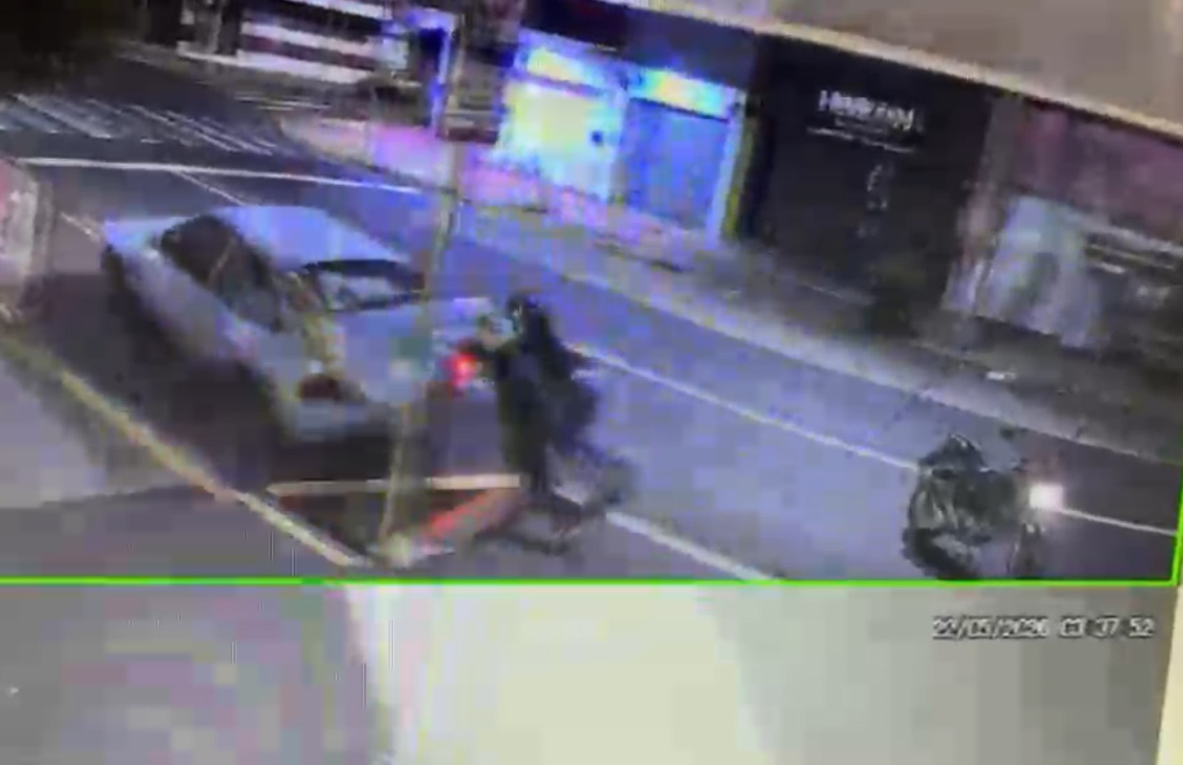 Vídeo: ladrões empurram carro quebrado na fuga após furto de loja em Ribeirão Preto, SP