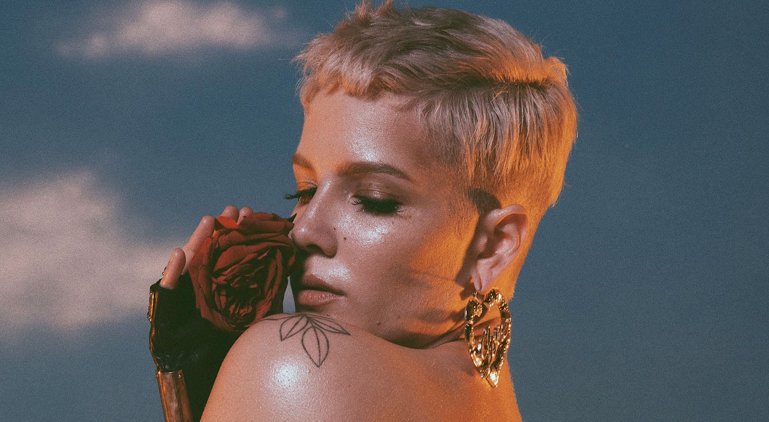 De endometriose a câncer no sangue: as questões de saúde da cantora Halsey