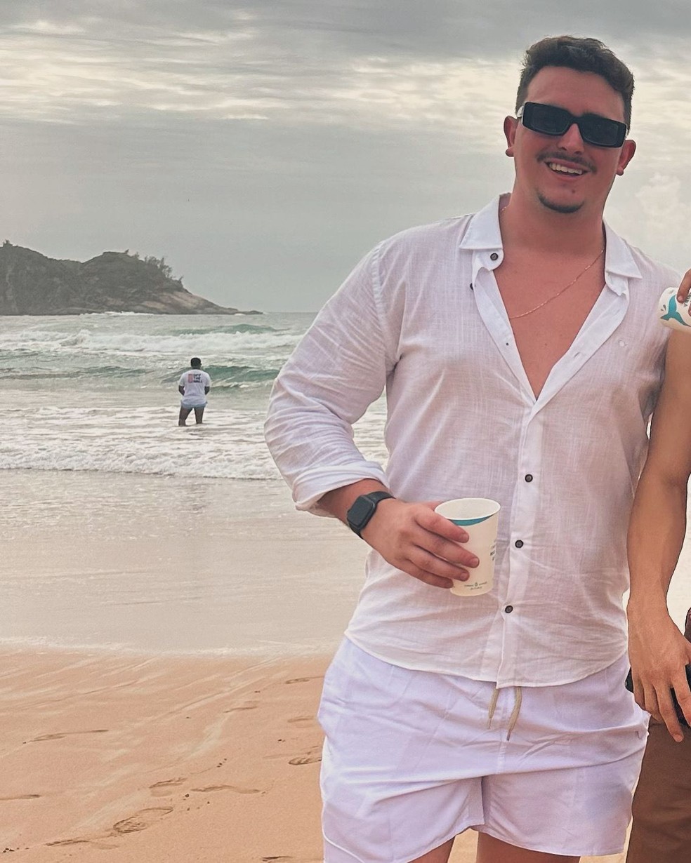Mateus Facio foi atingido por um tiro, mas achou que fosse uma pedrada e continuou curtindo a praia em Cabo Frio — Foto: Mateus Facio/Arquivo pessoal