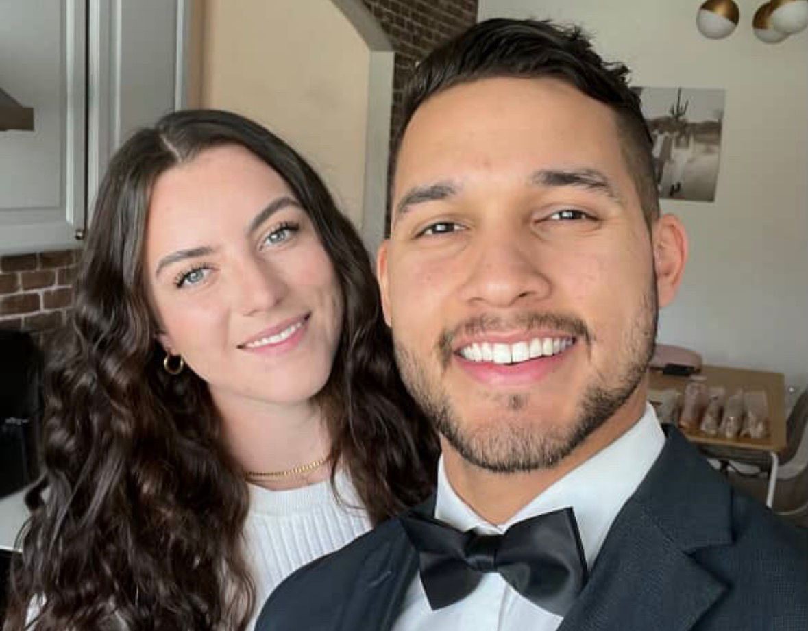 Brasileiro ensina cultura amazonense a esposa americana e vídeos viralizam nas redes sociais
