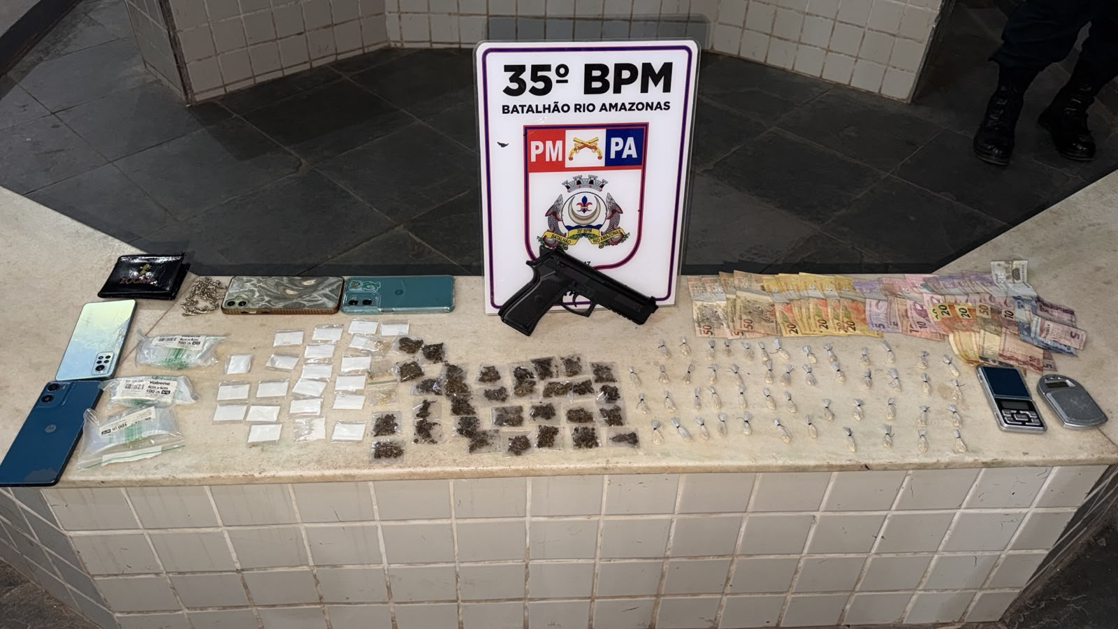 Adolescente é apreendida após dar soco em tenente da PM durante ação contra o tráfico em Santarém, no PA