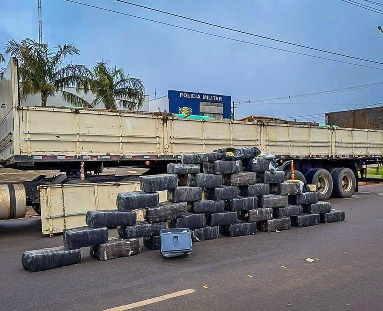 Motorista de caminhão é preso com mais de 800 kg de maconha em Nova Mutum (MT)