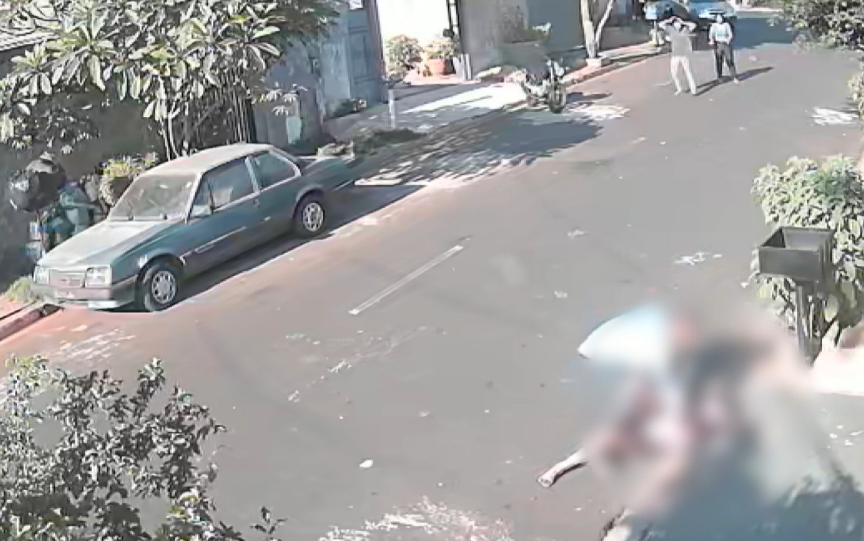 Mulher é esfaqueada no meio da rua em Ribeirão Preto; VÍDEO