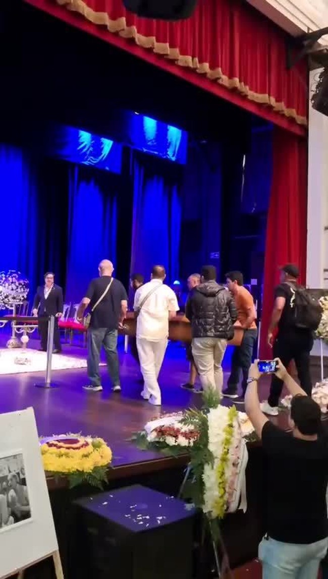 Aprenda a preparar uma salada proteica de frango e queijo de coalho