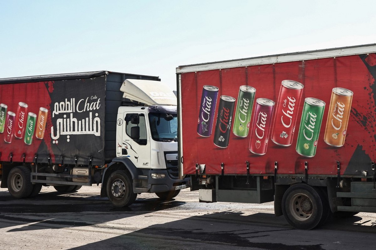 Boicote de palestinos impulsiona venda de refrigerante local na Cisjordânia