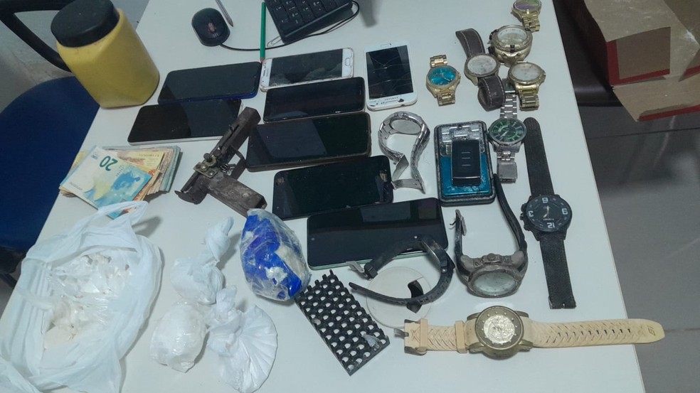 Parte do material apreendido em uma das ações da 14ª fase da Unum Corpus — Foto: Polícia Civil