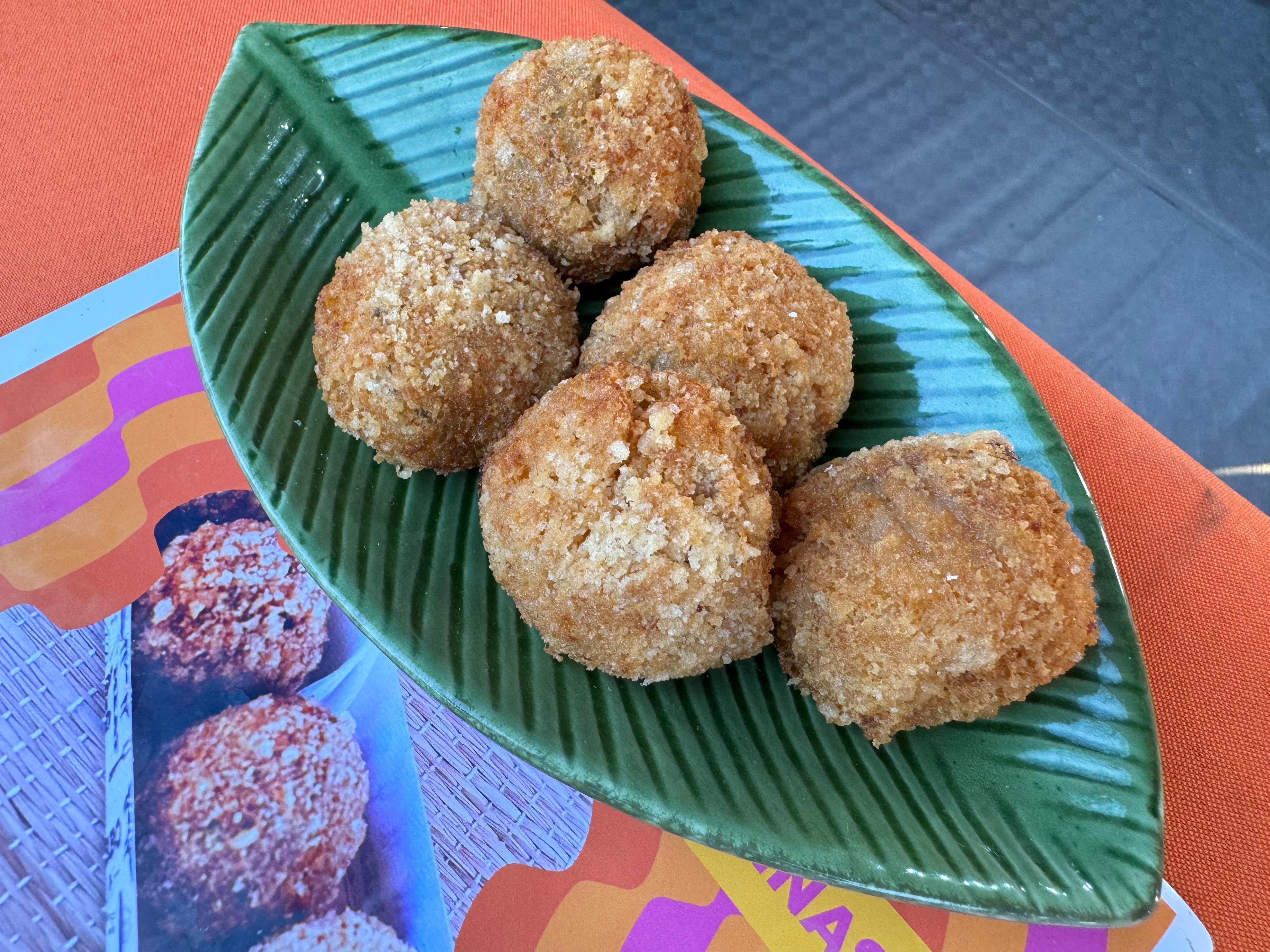 Arraial de Belô tem pastel de angu, croquete de milho, bolinho de costela e mais delícias a preços populares no Mineirinho