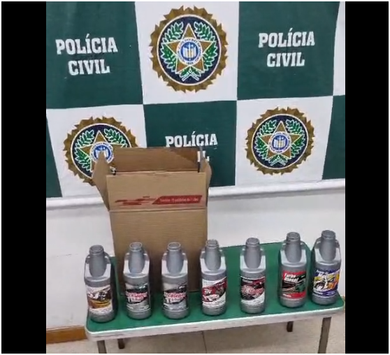 Polícia Civil fecha fábrica clandestina de lubrificante de automóveis em Caxias