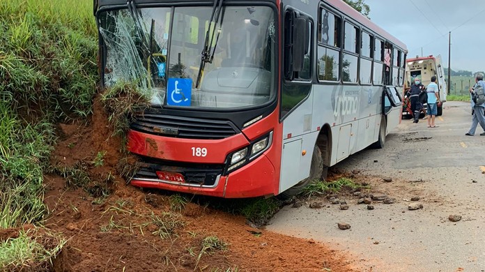 G1 - Ônibus que caiu em barranco no RS estava acima da velocidade permitida  - notícias em Rio Grande do Sul