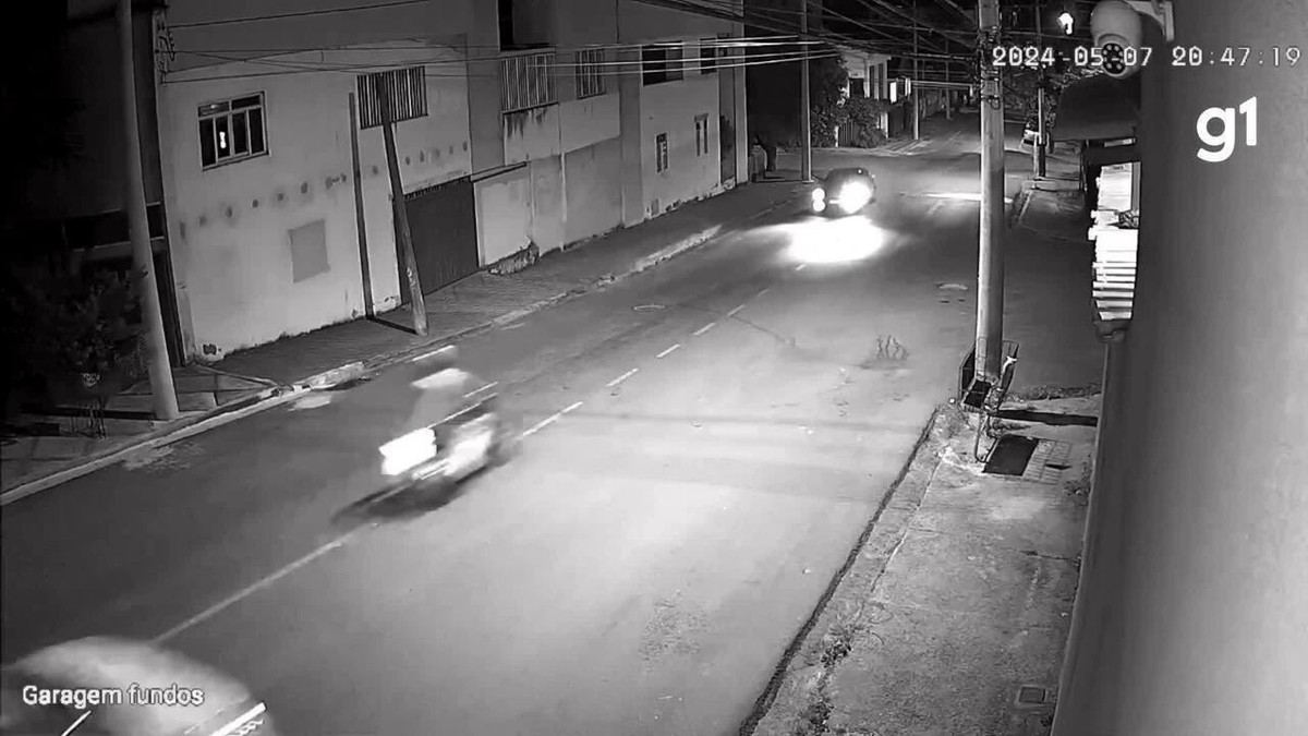 VÍDEO: motociclista fica ferido após ser atingido por carro em bairro de Caratinga