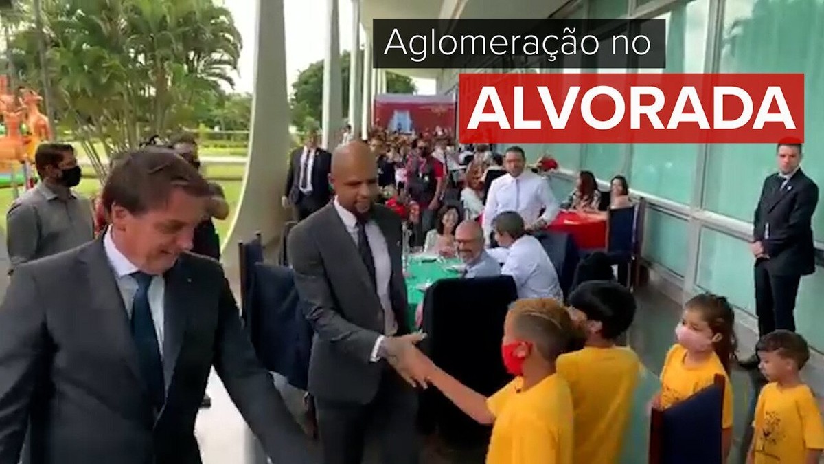 Bolsonaro tem 'festinha' de aniversário no Palácio da Alvorada com  familiares - Politica - Estado de Minas