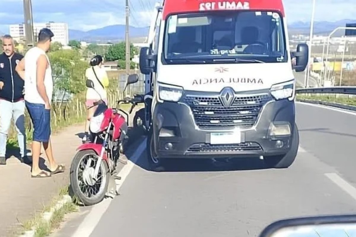 Motociclista morre após ter mal súbito enquanto empurrava moto em Caruaru