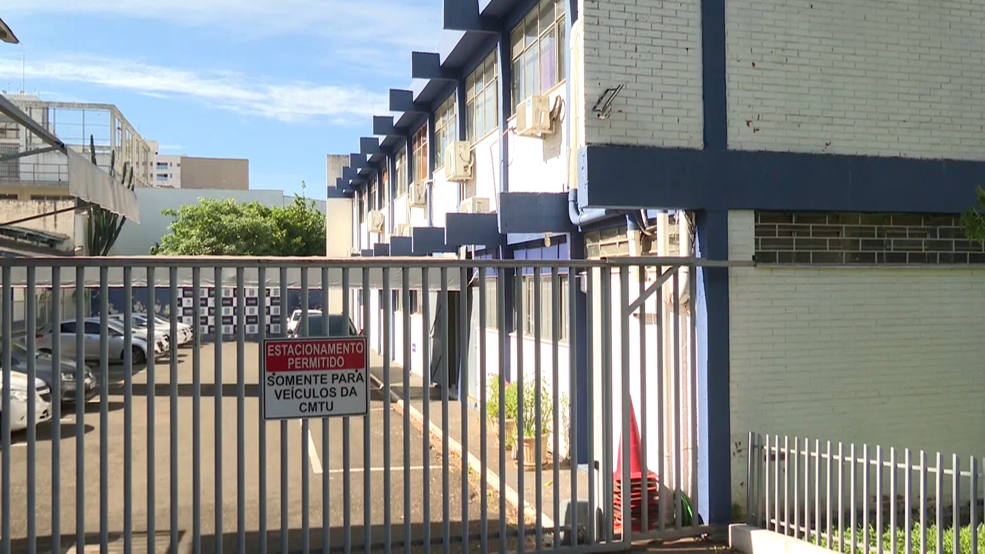 Companhia de Trânsito de Londrina é alvo de operação que investiga irregularidades em contrato de transporte público