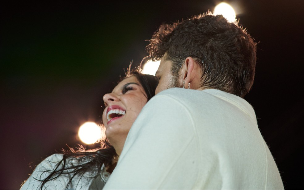 Ana Castela e Gustavo Mioto reatam namoro no palco do Ribeirão Rodeo Music 2024 em Ribeirão Preto, SP — Foto: Érico Andrade/g1