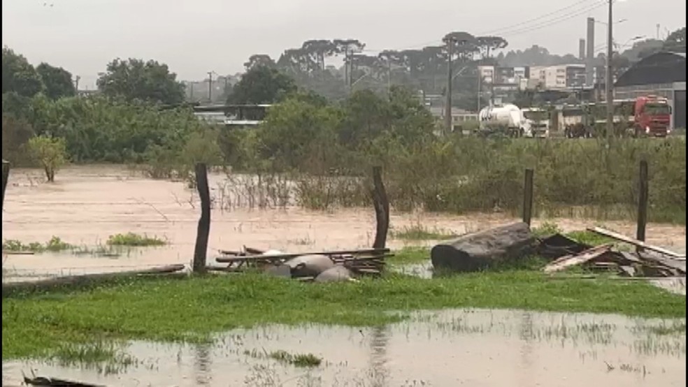 Almirante Tamandaré é a cidade onde mais choveu no Brasil em 24 horas, diz Cemaden — Foto: RPC