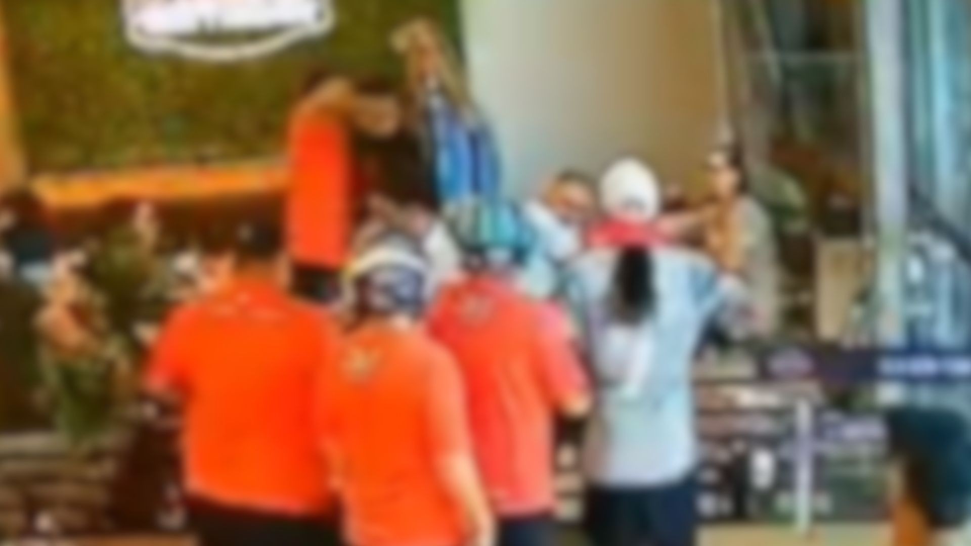 Suspeito de invadir padaria para agredir torcedor antes de Gre-Nal é preso no RS; VÍDEO mostra ação do grupo 