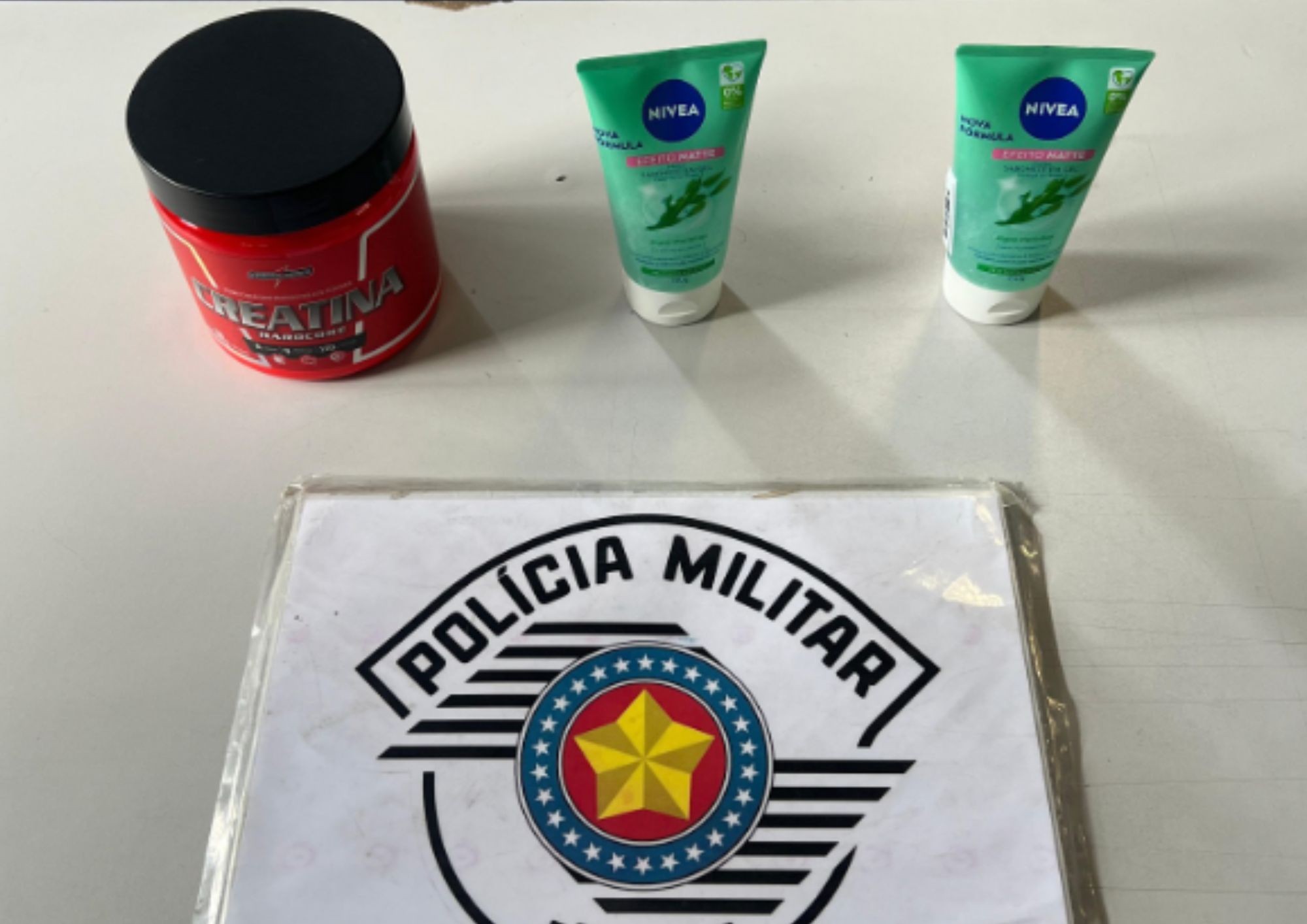 Homem é preso em Santos, SP, após furtar creatina e sabonetes; vítima grita 'pega ladrão' e chama PM