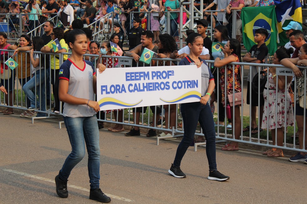 Escola Flora Calheiros Cotrin desfila em comemoração à independência do Brasil em Porto Velho — Foto: Foto: Mateus Santos/g1