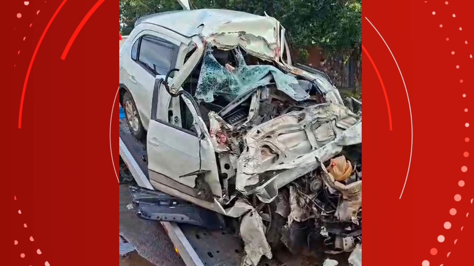 Homem morre após carro bater na traseira de caminhão em Macapá