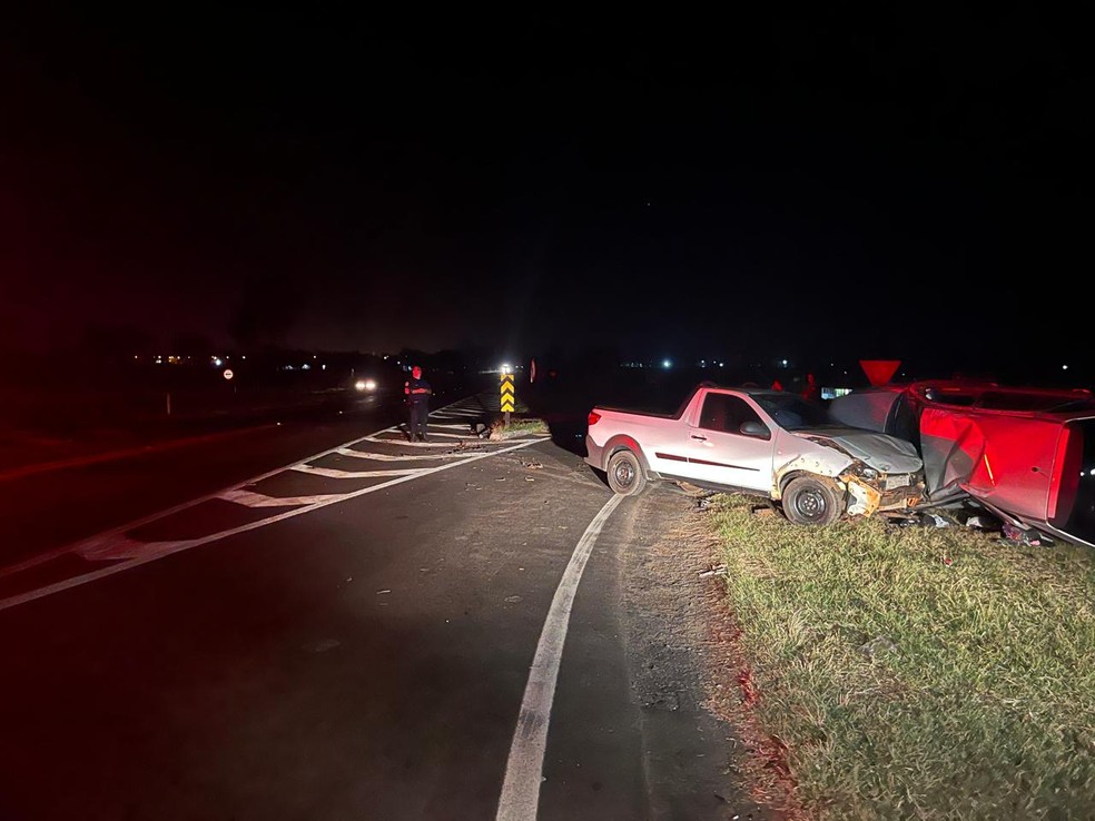 Acidente entre veículos deixa seis pessoas feridas na Rodovia Brigadeiro Eduardo Gomes, em Rancharia (SP) — Foto: Polícia Rodoviária