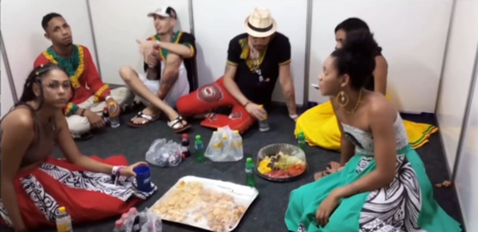 Sem palco e comida no chão: grupos e artistas de cultura popular denunciam falta de estrutura e discriminação no carnaval de Olinda e Recife